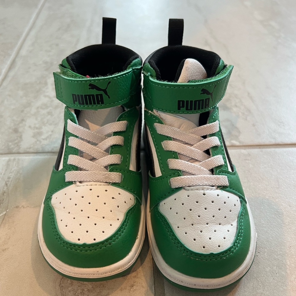 PUMA High Top Kids Sneakers in Green and White (Size 8)